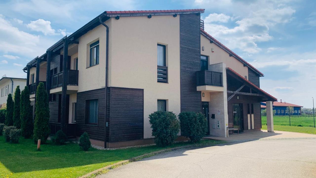 Ipari Park Panzió Hotel Szolnok Bagian luar foto