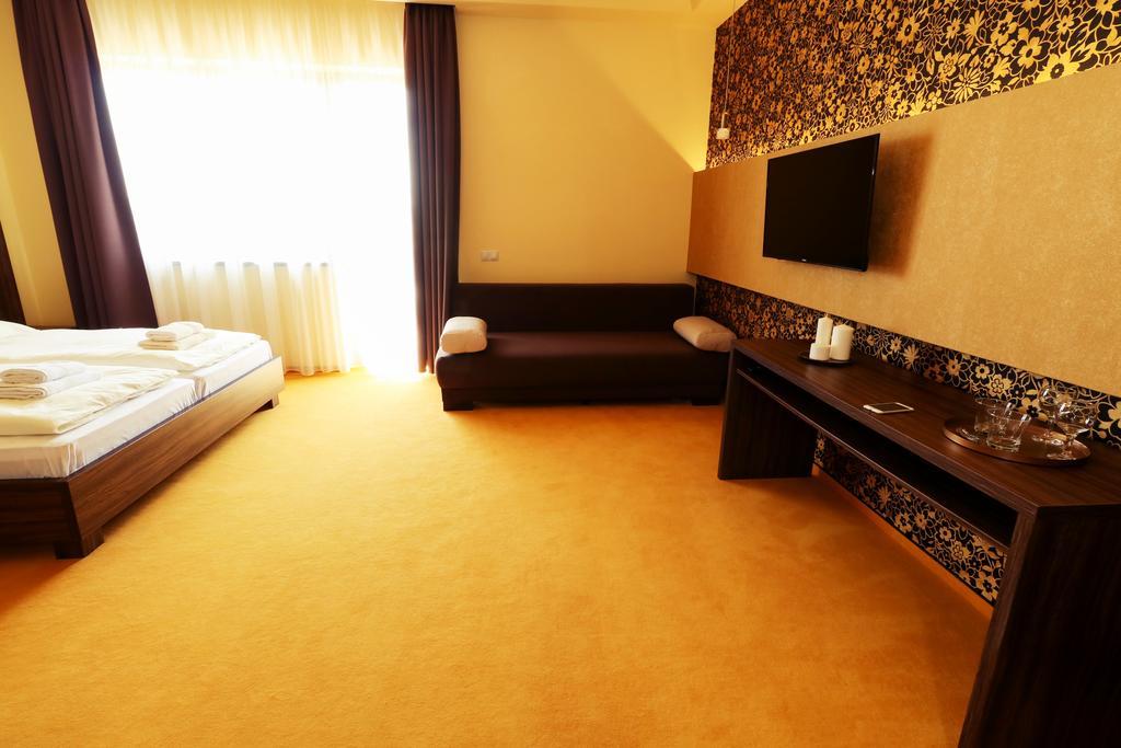 Ipari Park Panzió Hotel Szolnok Bagian luar foto