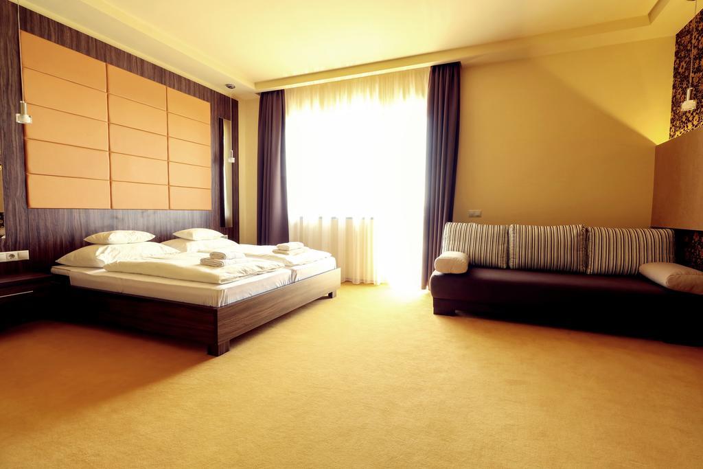 Ipari Park Panzió Hotel Szolnok Bagian luar foto