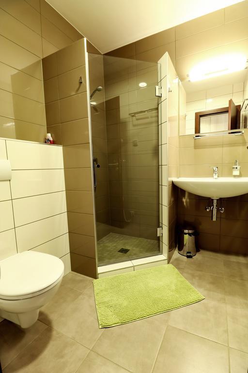Ipari Park Panzió Hotel Szolnok Bagian luar foto
