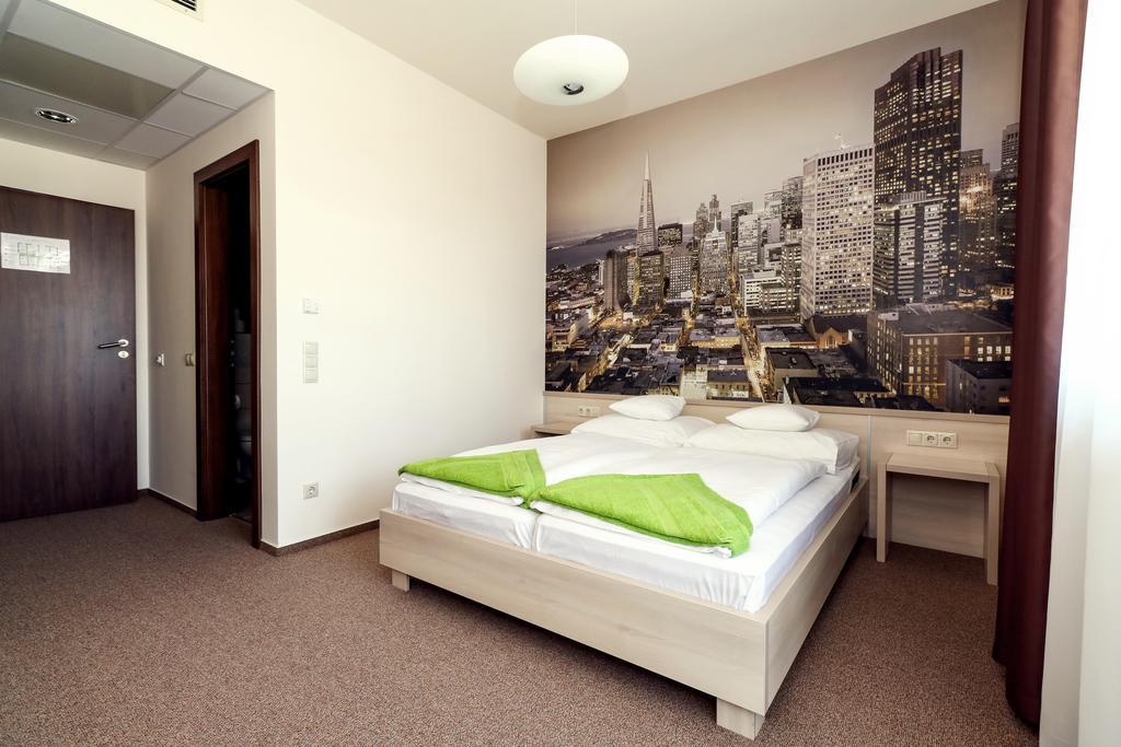 Ipari Park Panzió Hotel Szolnok Bagian luar foto