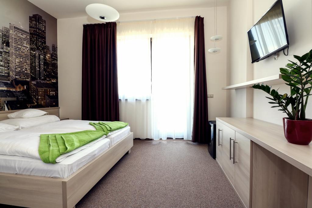 Ipari Park Panzió Hotel Szolnok Bagian luar foto
