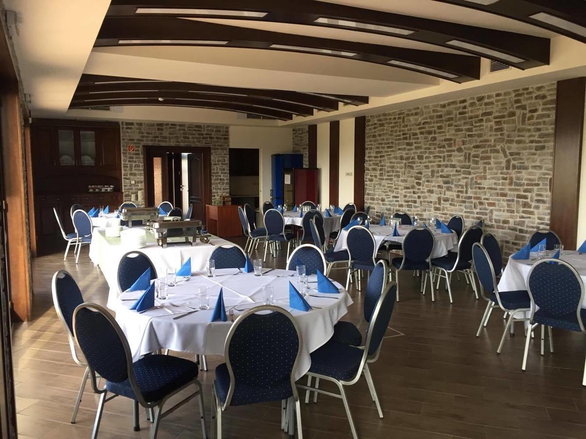 Ipari Park Panzió Hotel Szolnok Bagian luar foto