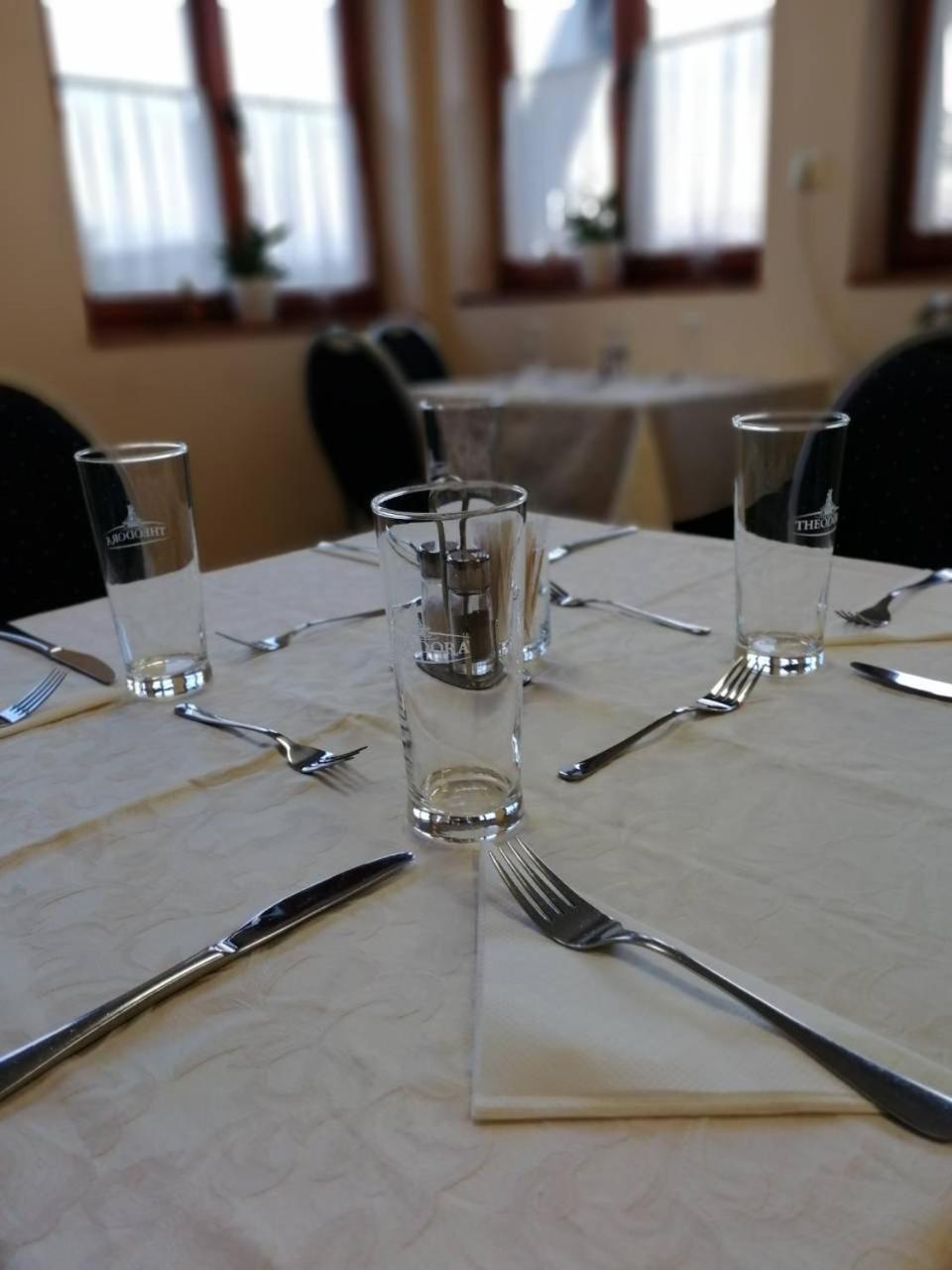 Ipari Park Panzió Hotel Szolnok Bagian luar foto